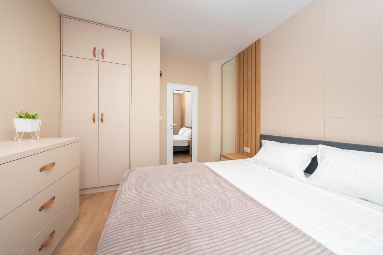 2 Bedrooms, Parking, Balcony With A View Appartamento