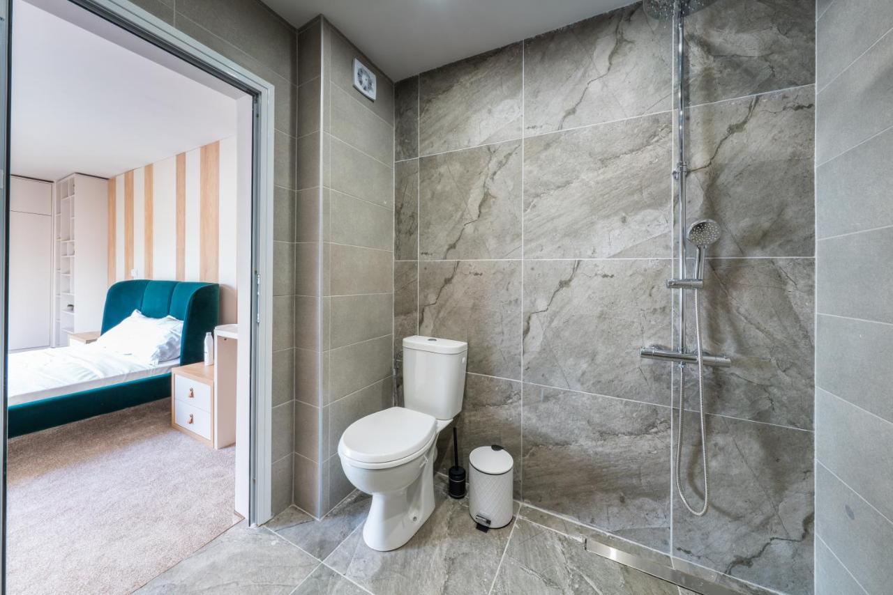 2 Bedrooms, Parking, Balcony With A View Appartamento