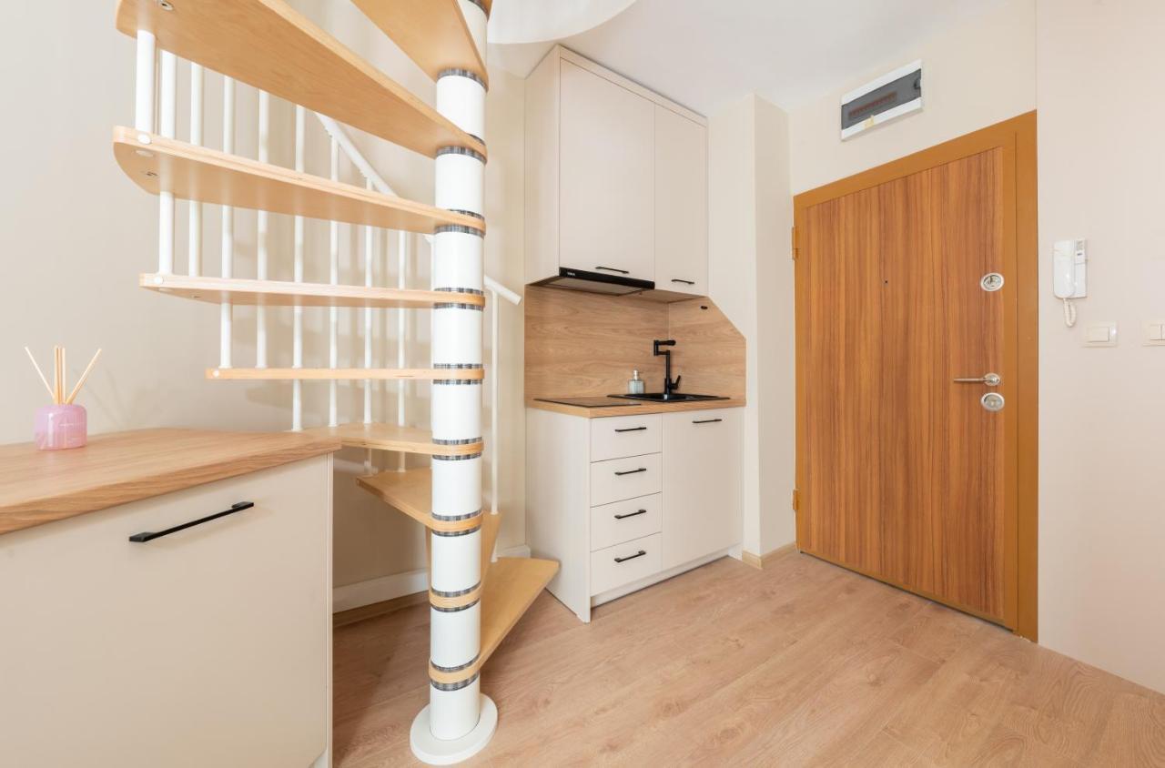 2 Bedrooms, Parking, Balcony With A View Apartemen Sofia