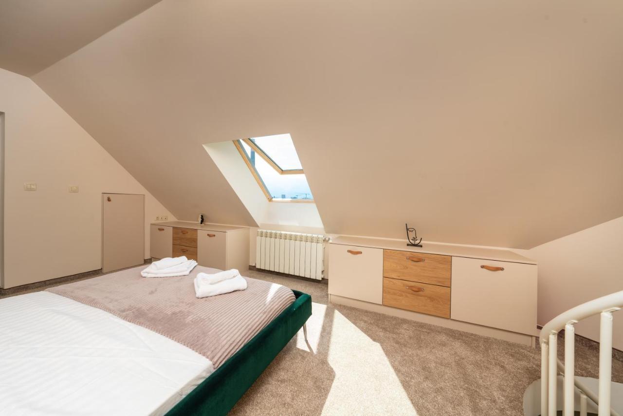 2 Bedrooms, Parking, Balcony With A View Appartement